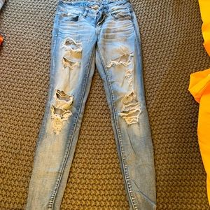 Distressed American eagle skinny jeans with holes